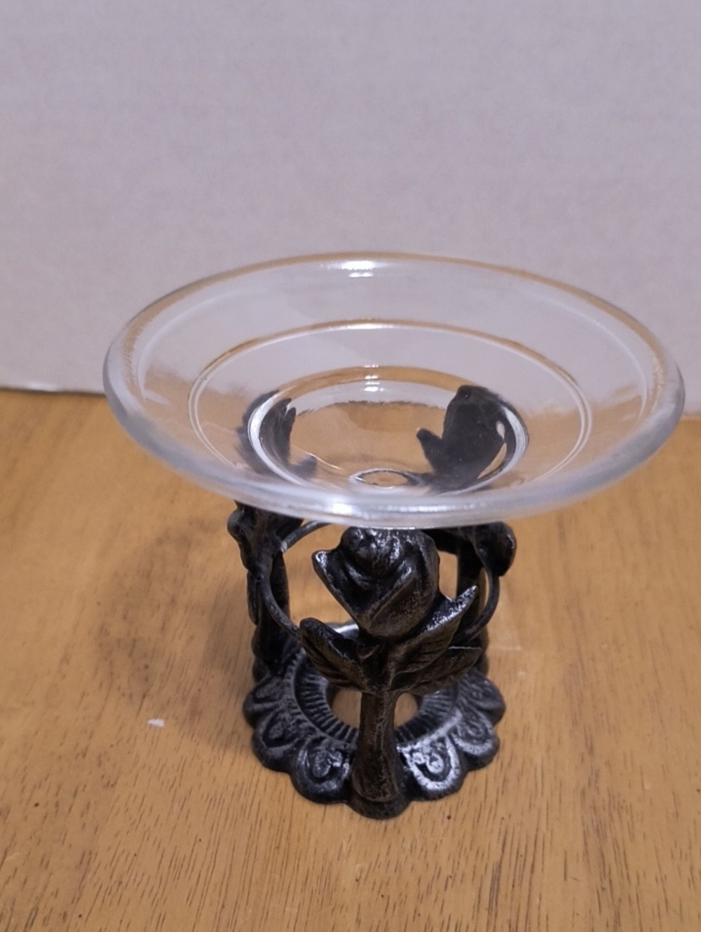 B8 Vintage Essential Oil Burner on Black Rose Metal Stand